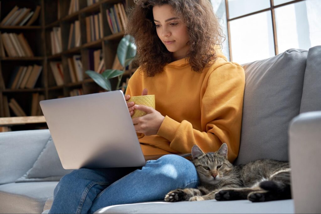 Es posible comenzar una carrera en tecnología 100% online
