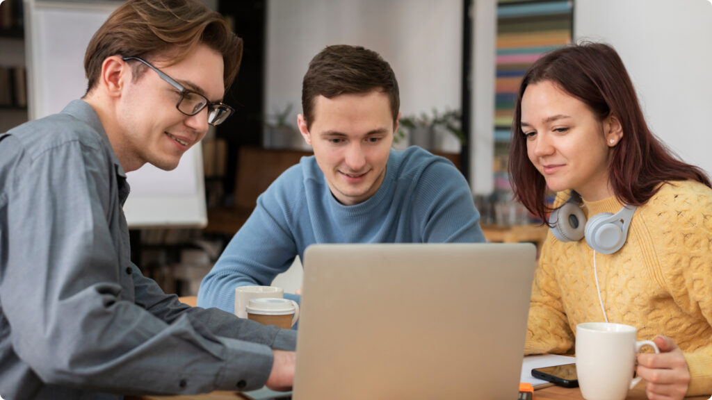 Mentoría, apoyo entre desarrolladores, programación colaborativa