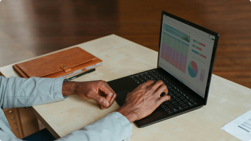 Analistas de datos con bandas salariales internacionales.